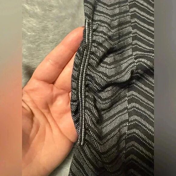 Athleta fast track crew short sleeve tee | Size Small | Black and Gray - Picture 7 of 7